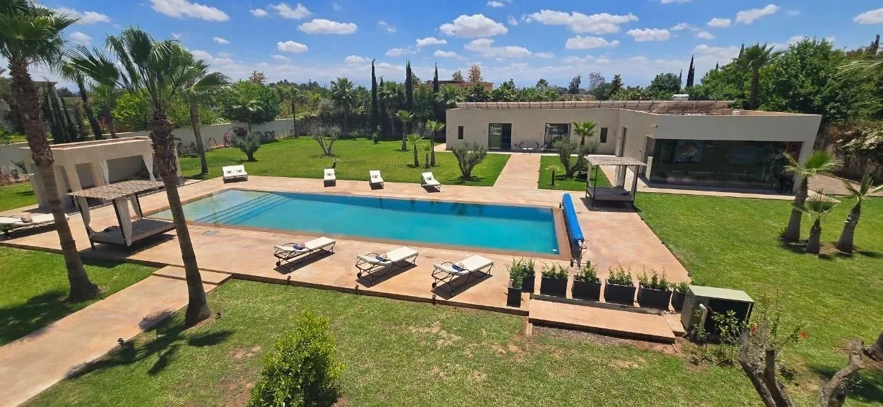 Exterior photo 5