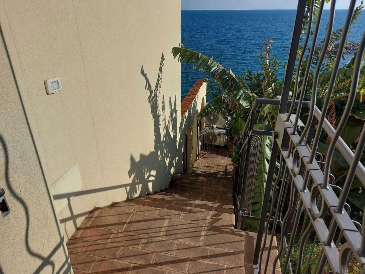Exterior photo 7