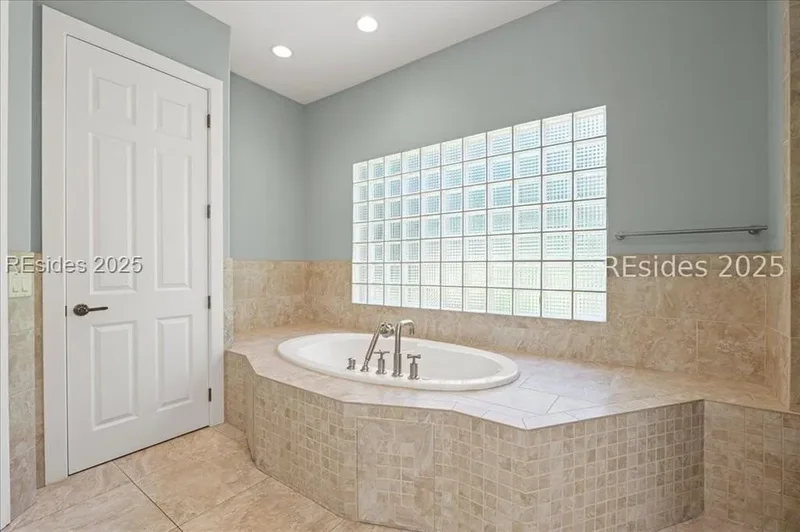 33 N Port Royal Drive, Hilton Head Island, SC, 29928, USA, Hilton Head Island, South Carolina, United States. - Photo 22
