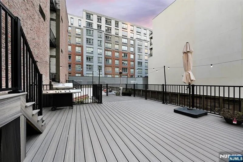 83 Montgomery Street 201, Jersey City, NJ 07302, Jersey City, New Jersey, United States. - Photo 42