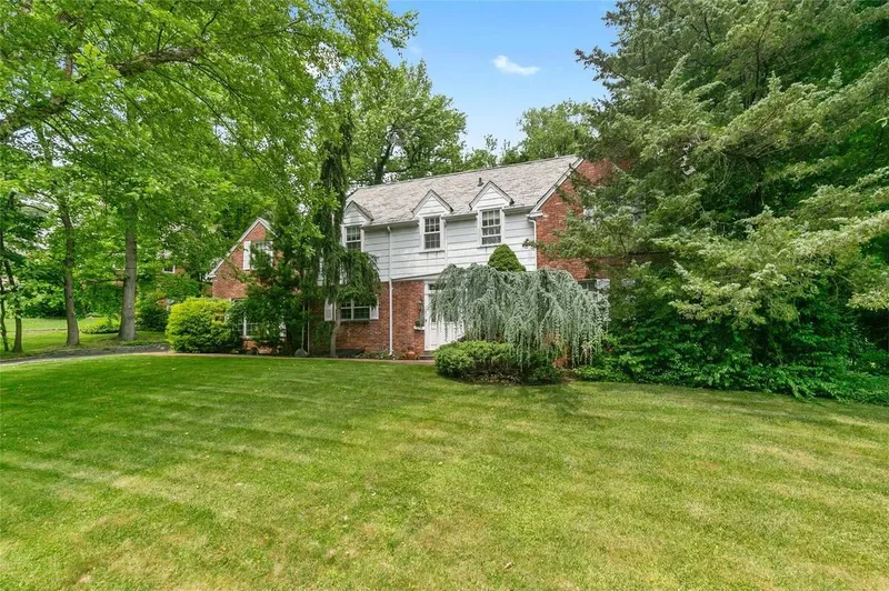 1 Ravine Road, Great Neck, New York, United States. - Photo 18