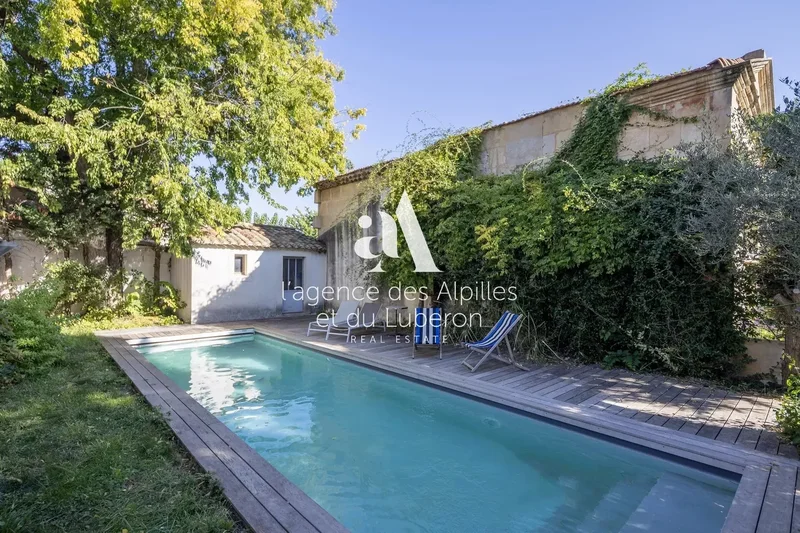 Arles, Provence-Alpes-Côte d'Azur, France. - Photo 9