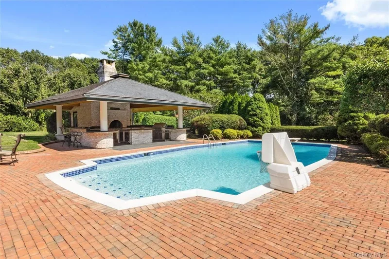 294 Half Hollow Road, Huntington Station, New York, United States. - Photo 28