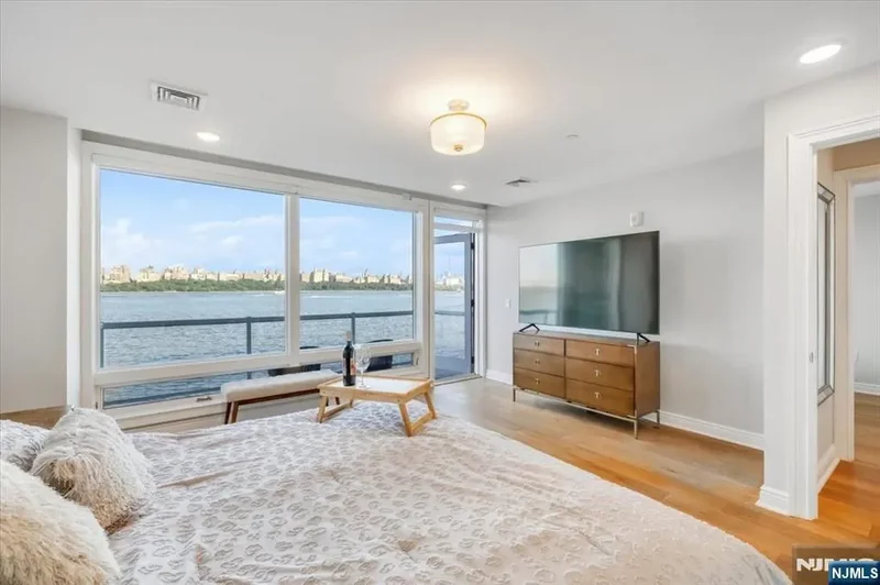 3 Somerset 113, #113, Edgewater, NJ, 07020, USA, Edgewater, New Jersey, United States. - Photo 28
