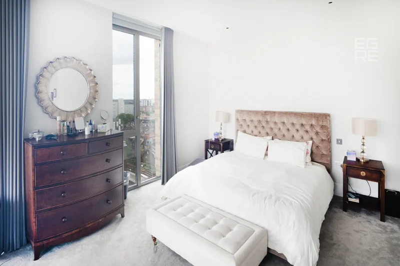 Radley House, Prince of Wales Drive, London, England, United Kingdom. - Photo 26