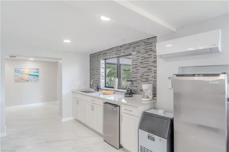 205 Bayview AVE, Fort Myers Beach, Florida, United States. - Photo 29