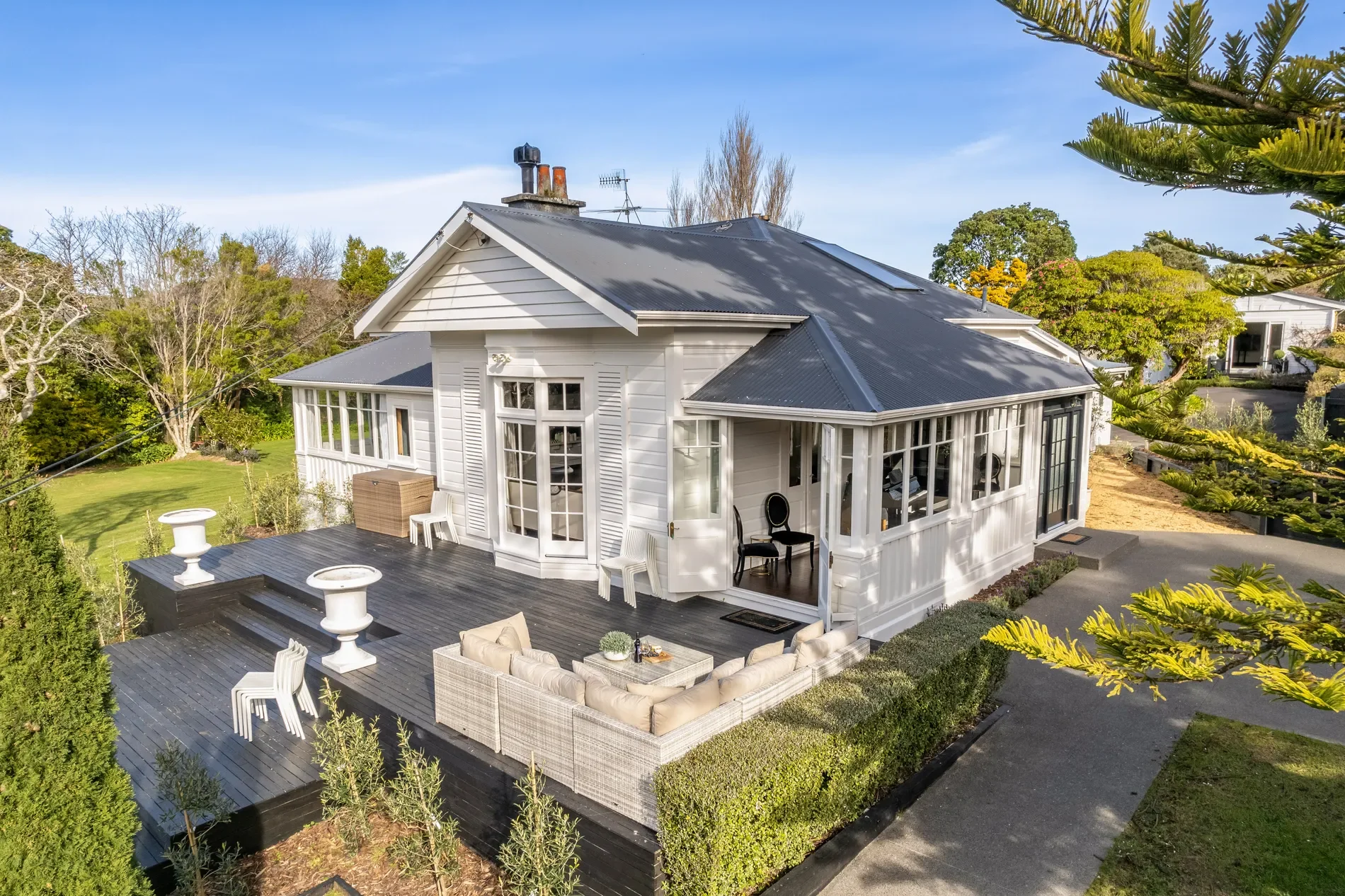 Exterior photo 5