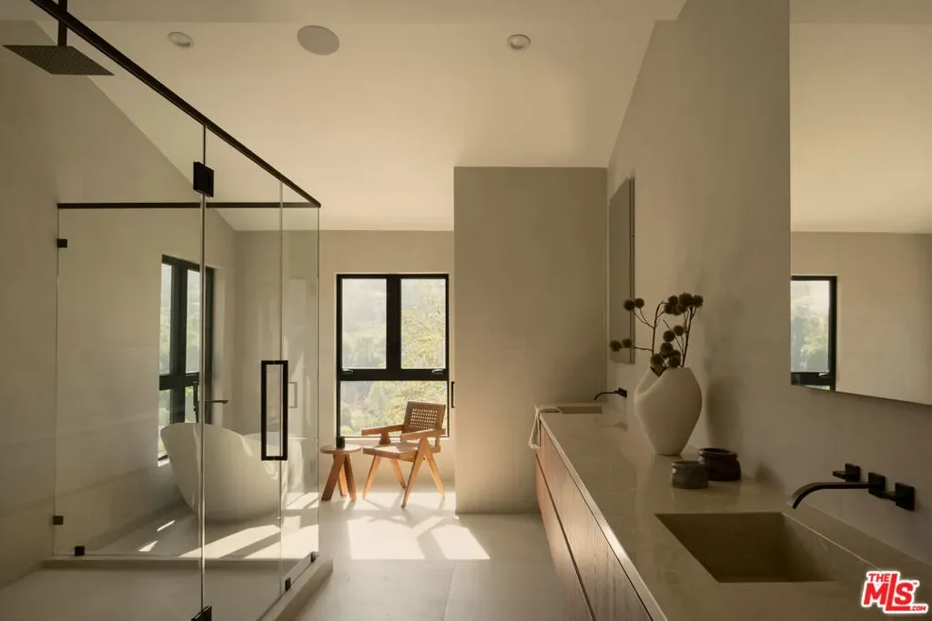 2608 Zorada Drive, Los Angeles, California, United States. - Photo 20
