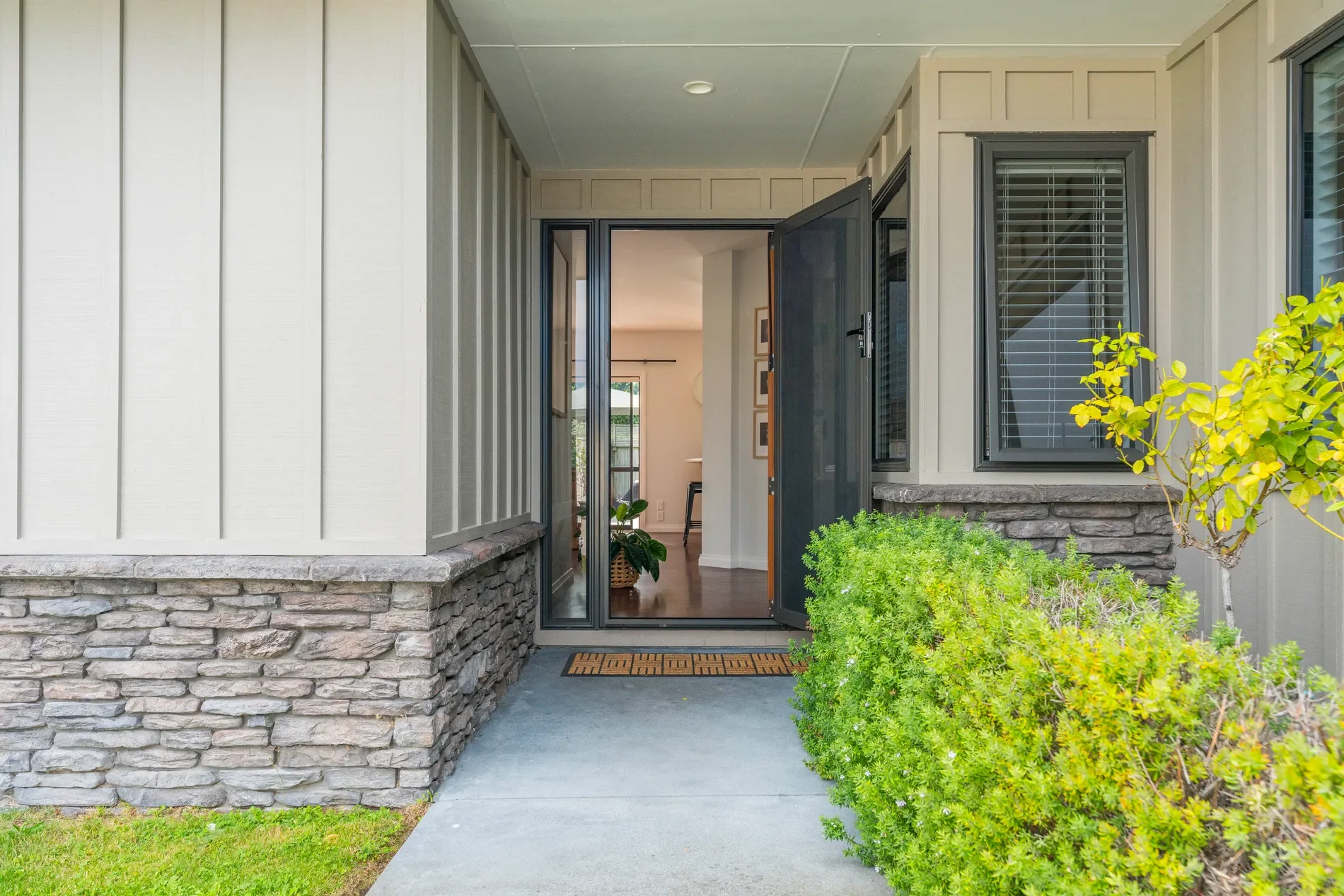 Exterior photo 2