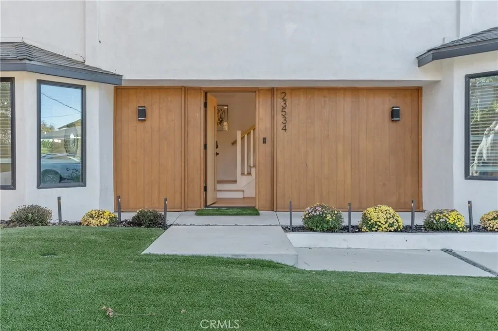 Exterior photo 5