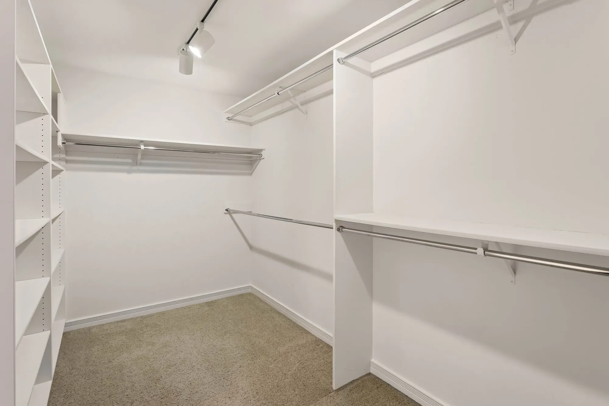 1231 5th Ave N Unit #204 , Seattle, WA 98109, Seattle, Washington, United States. - Photo 24