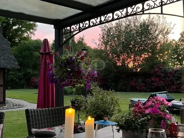 Exterior photo 6