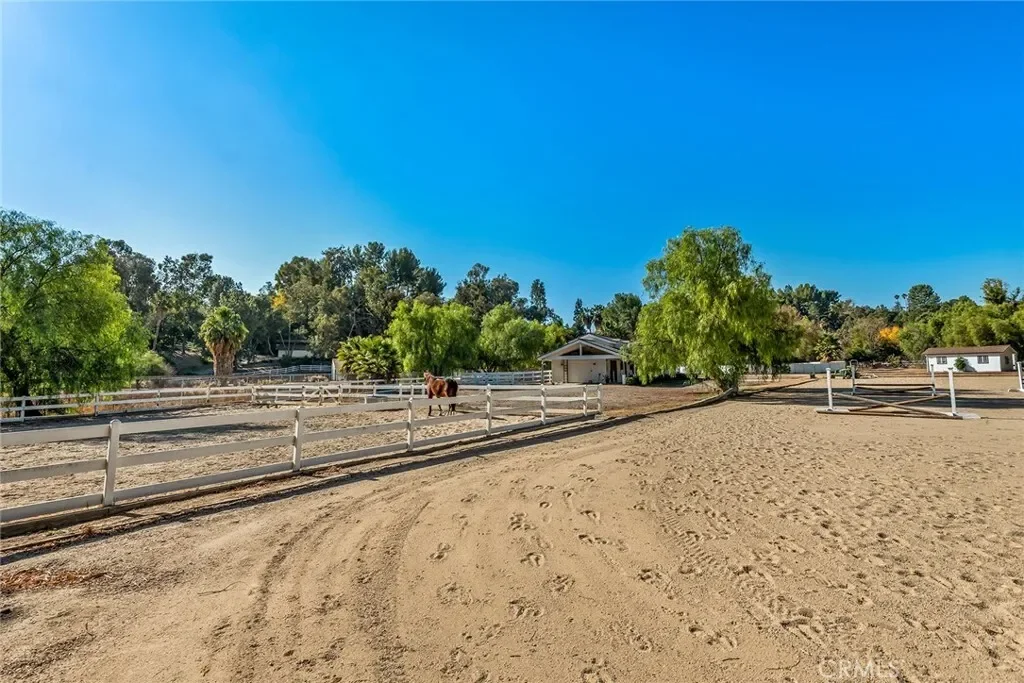 5547 PARADISE VALLEY Road, Hidden Hills, California, United States. - Photo 10