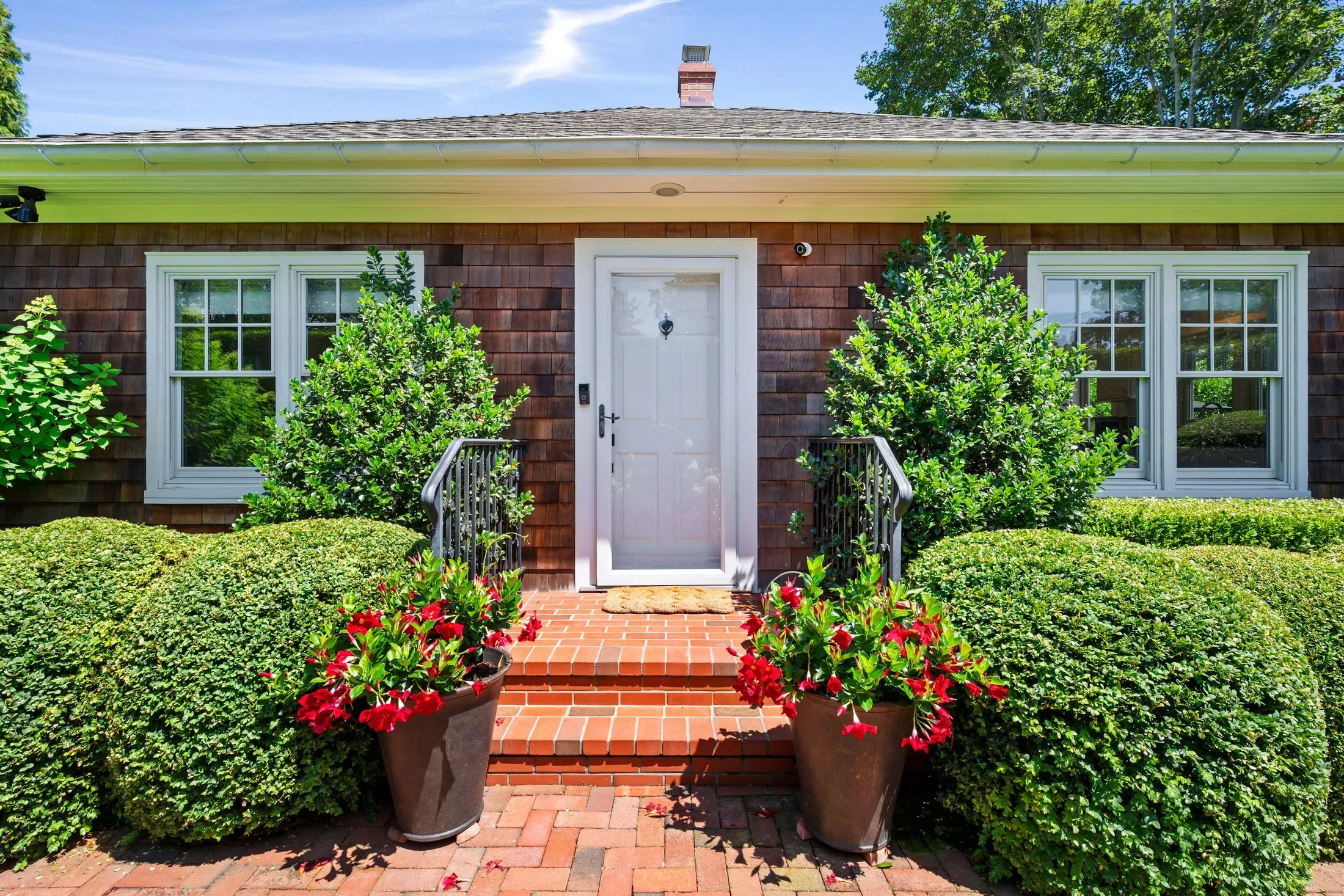Exterior photo 3