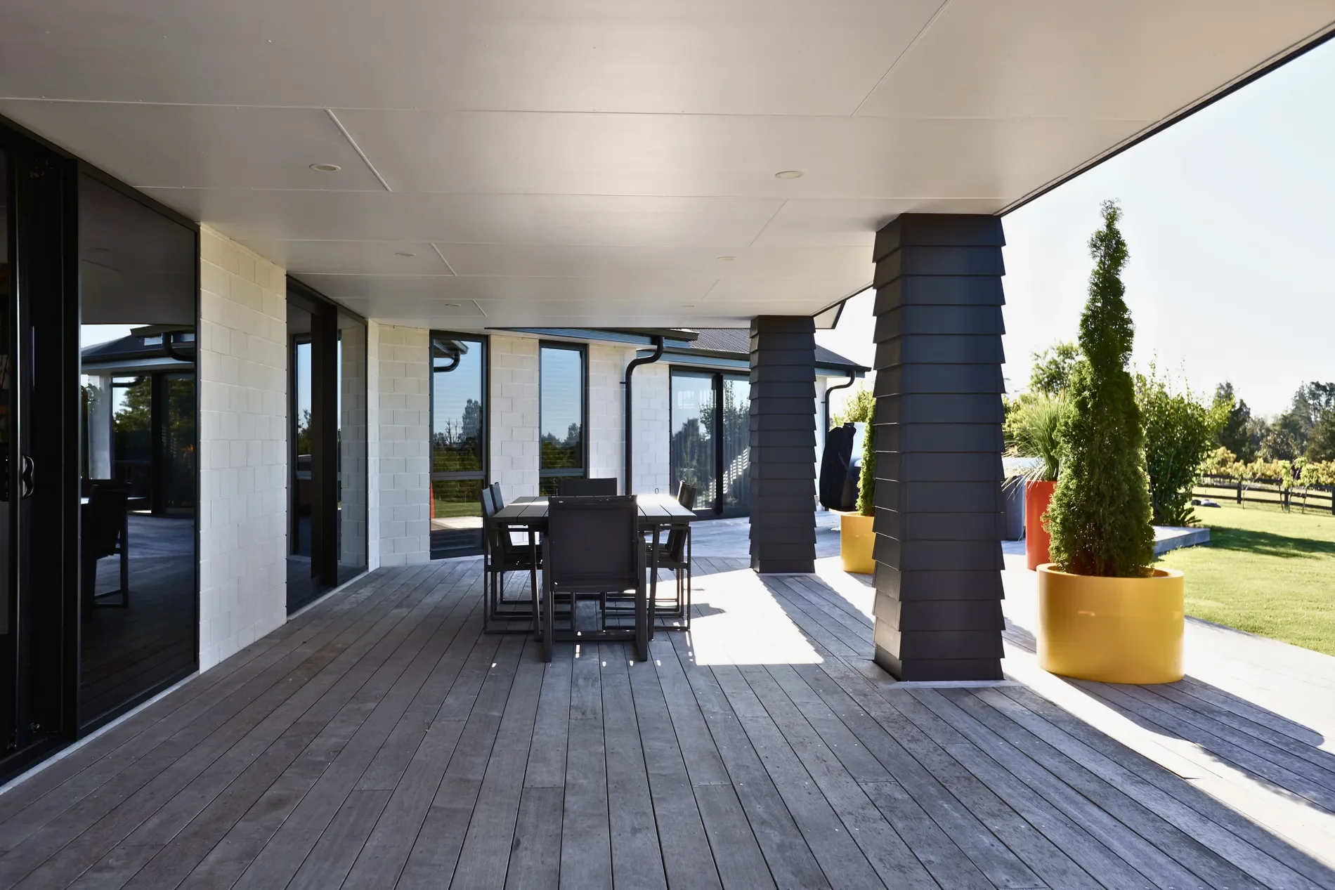 Exterior photo 5