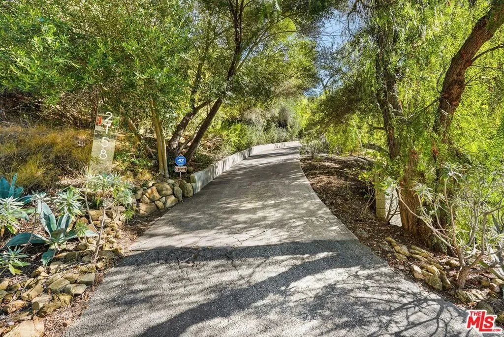 2158 Topanga Skyline Drive, Topanga, California, United States. - Photo 52