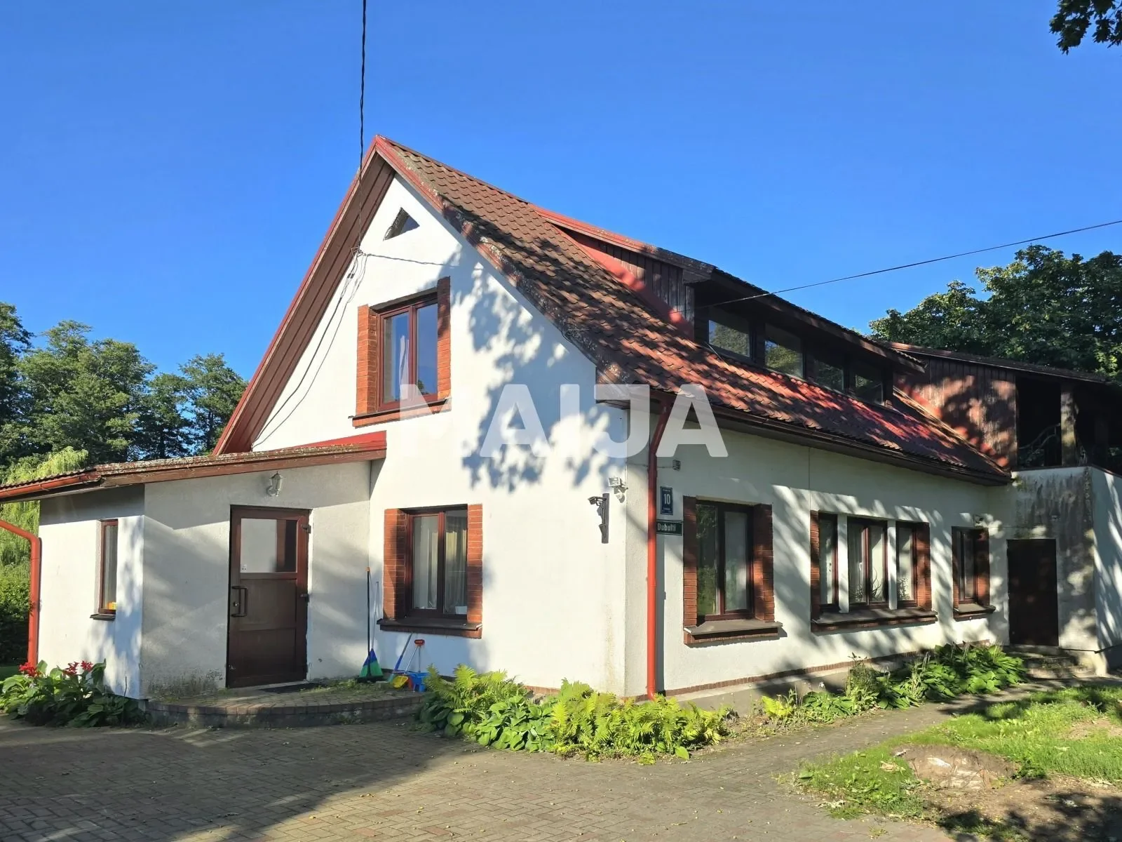 Exterior photo 2