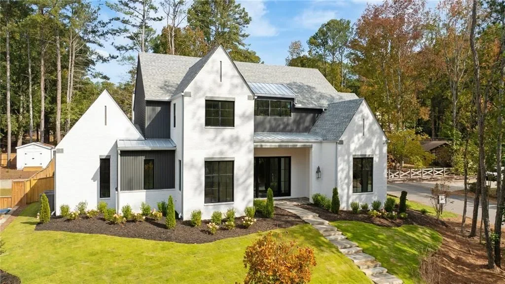 Exterior photo 3