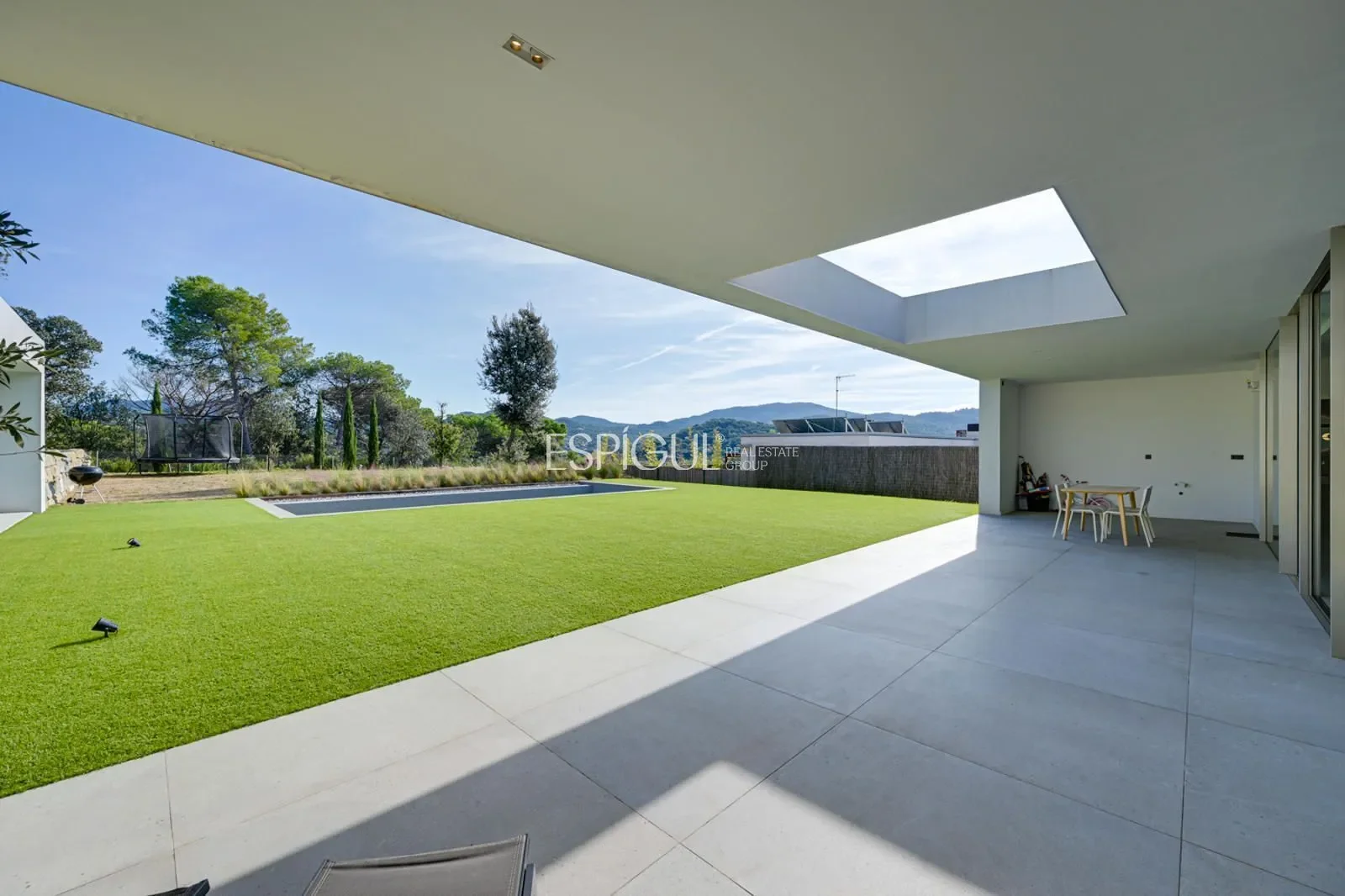 Exterior photo 5