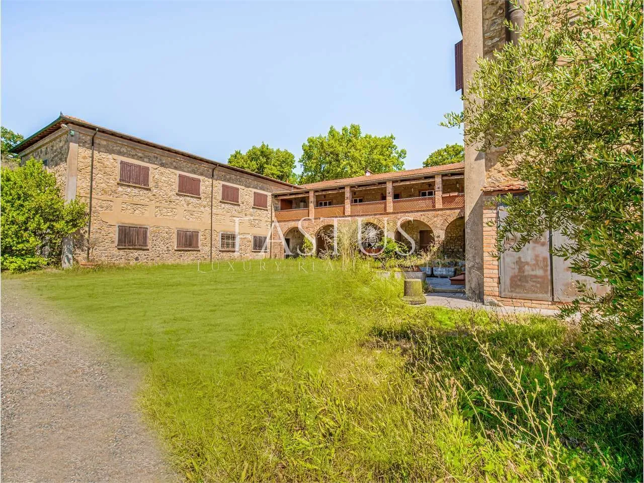 Exterior photo 7