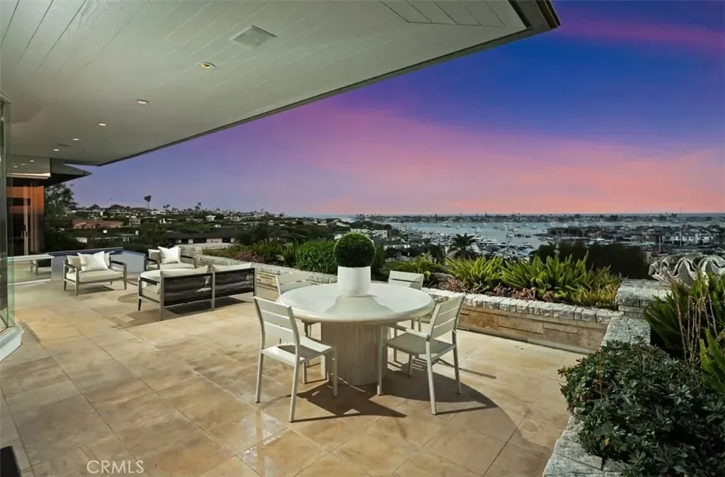 1535 Dolphin Terrace, Newport Beach, California, United States. - Photo 21
