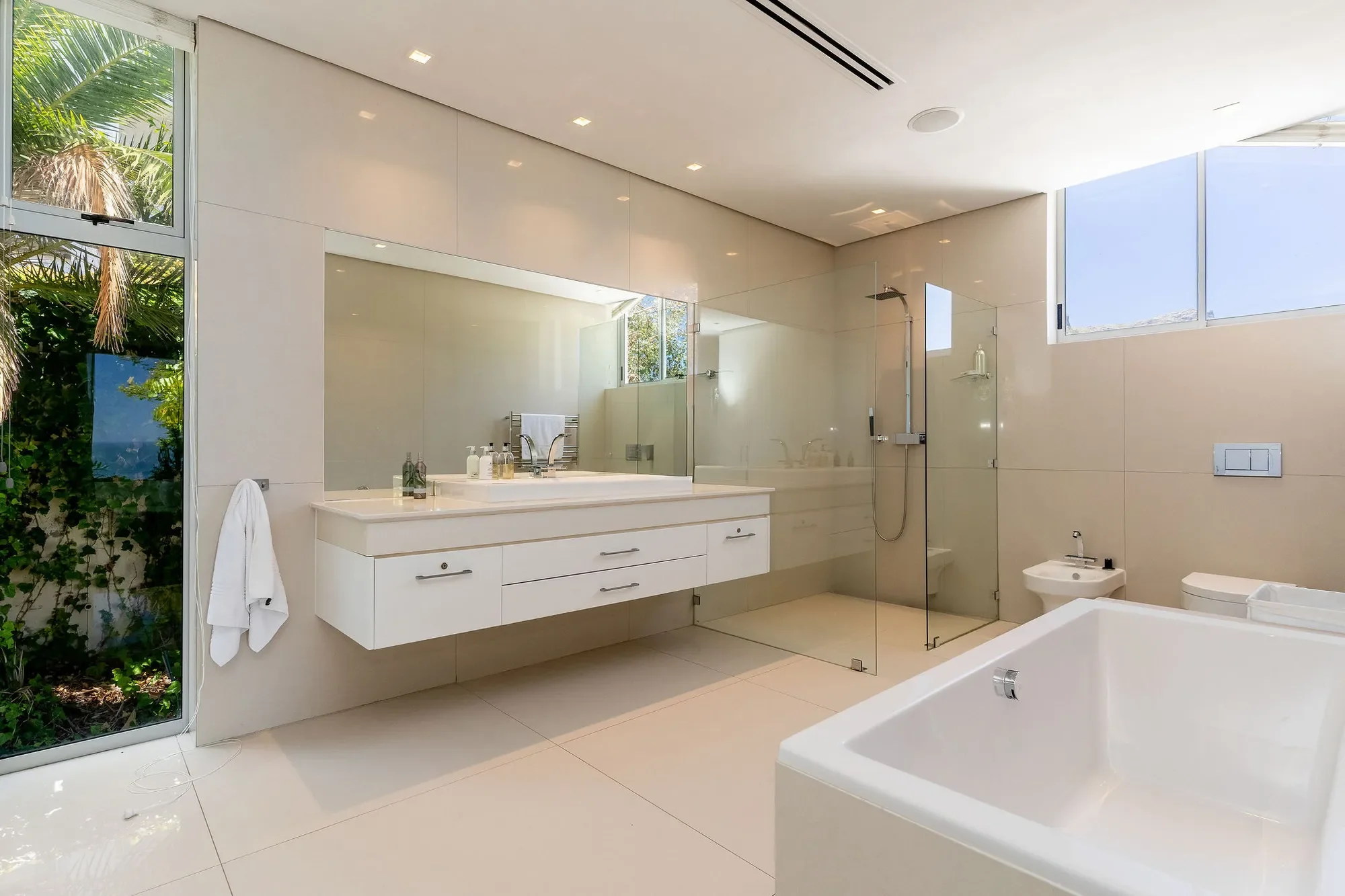 24 Rontree Ave, Bakoven, Cape Town, 8005, South Africa, Cape Town, Western Cape, South Africa. - Photo 47