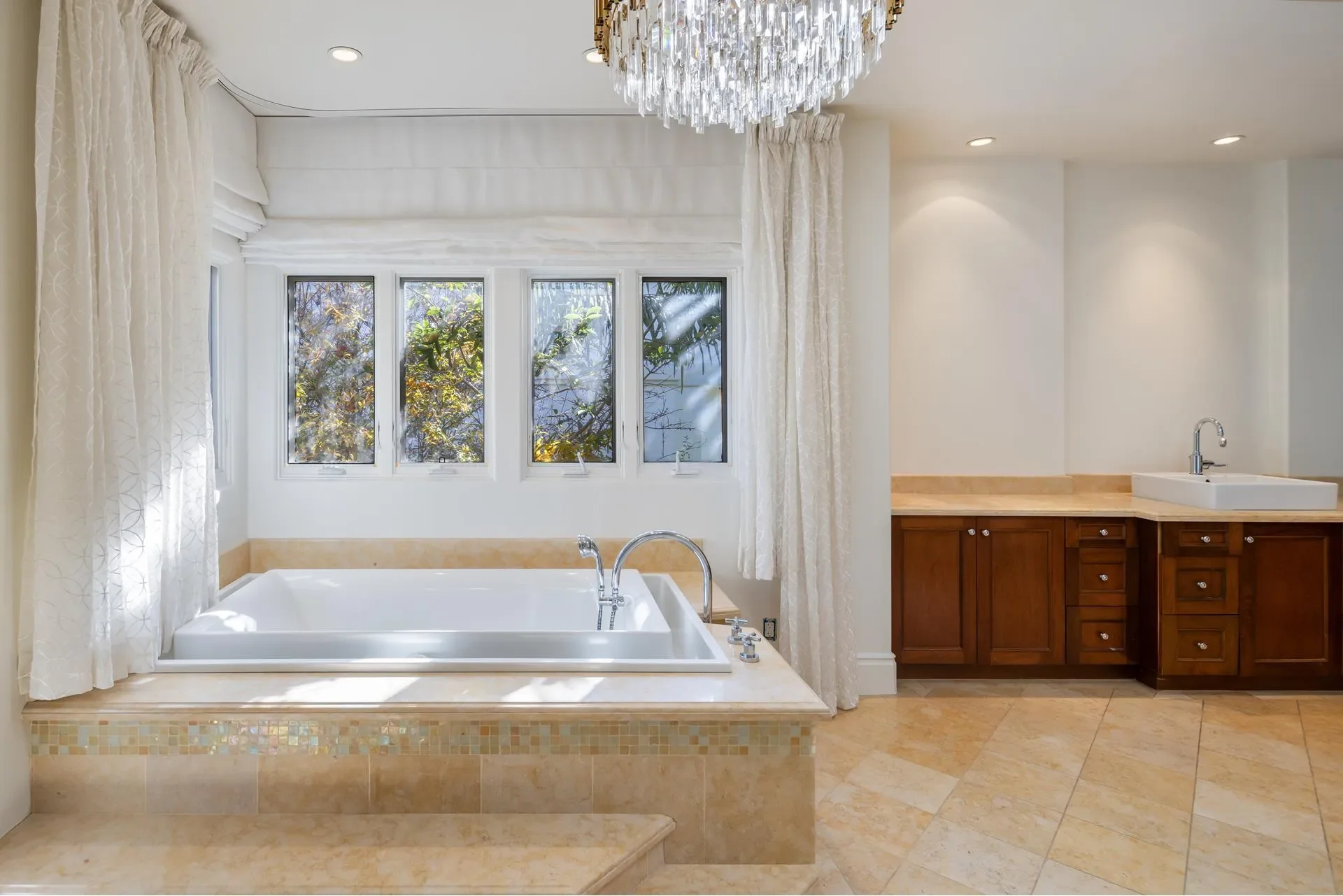 2157 Ravensfield Ln, Los Angeles, California, United States. - Photo 10