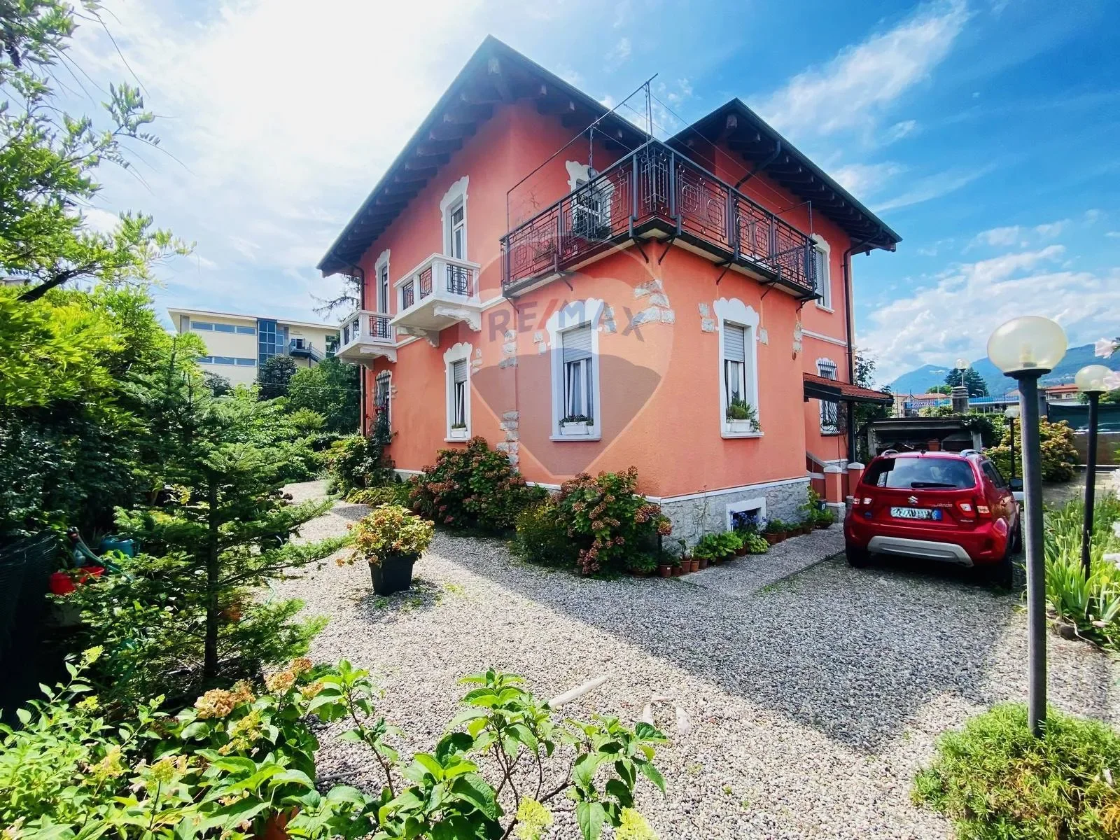 Corso Cairoli, Intra, Piedmont, Italy. - Photo 10