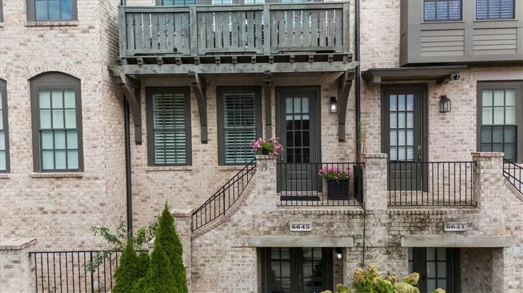 Exterior photo 7