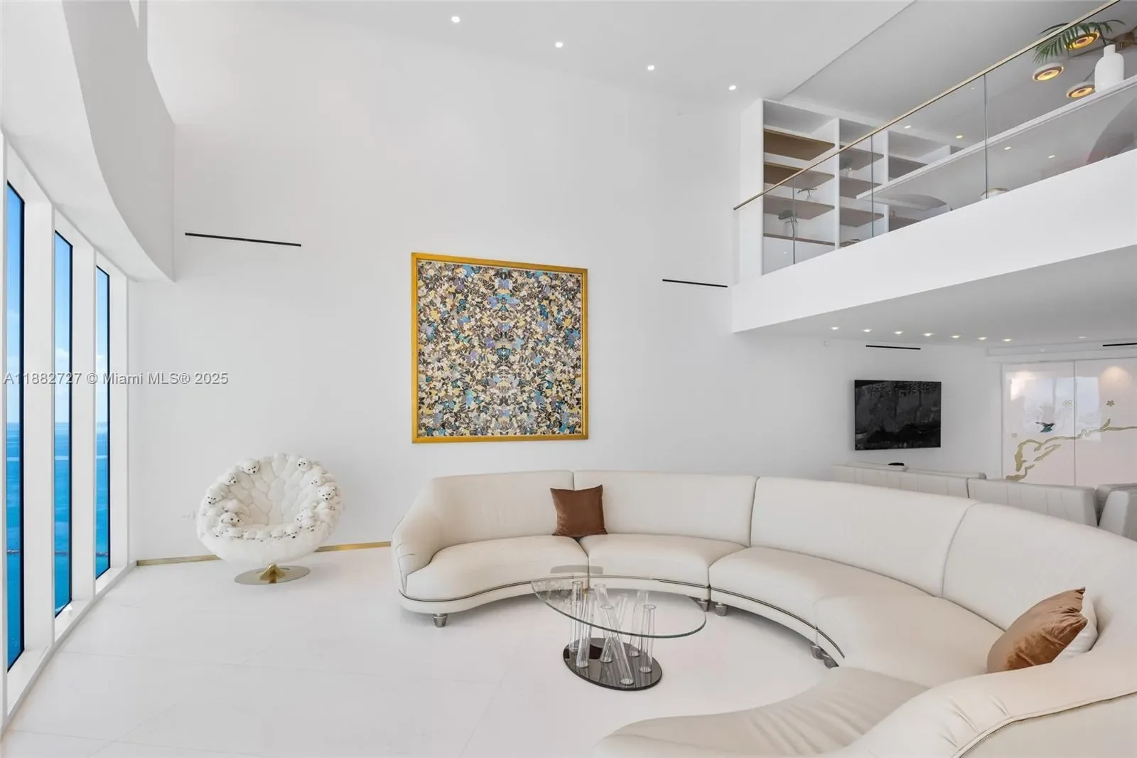 300 S Pointe Dr PH-5, Miami Beach, Florida, United States. - Photo 11
