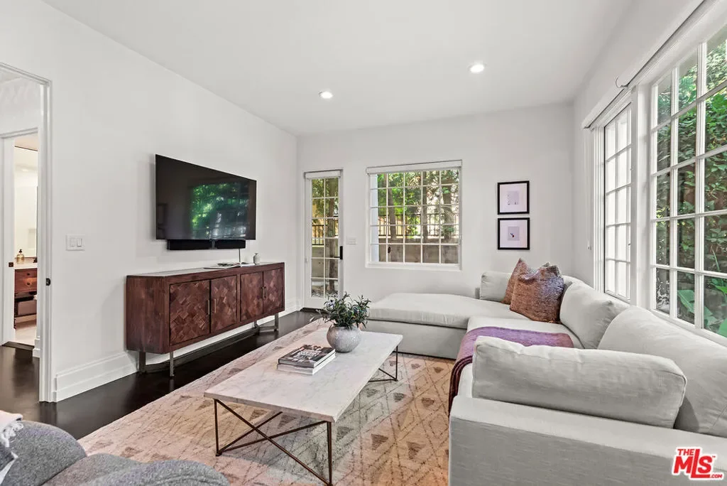 9928 Toluca Lake Avenue, Los Angeles, California, United States. - Photo 46
