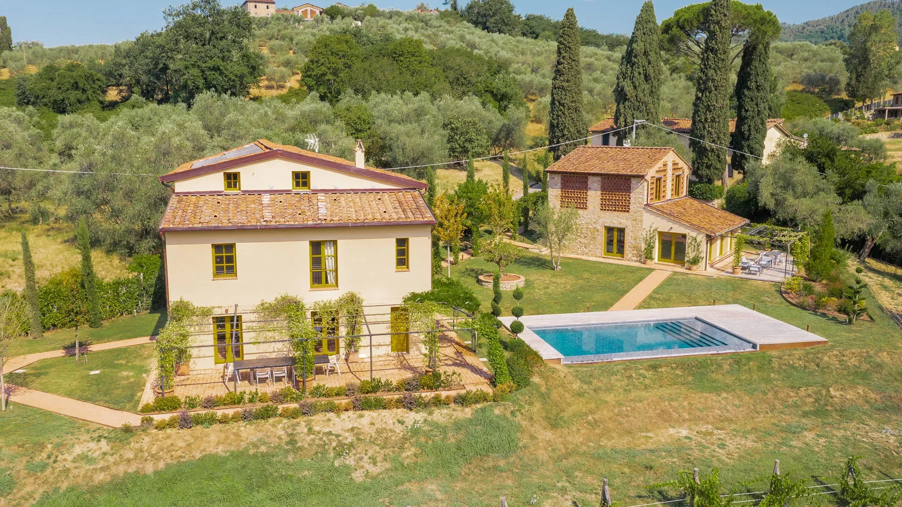 Exterior photo 8