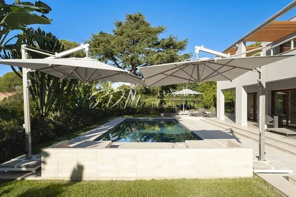 Exterior photo 4