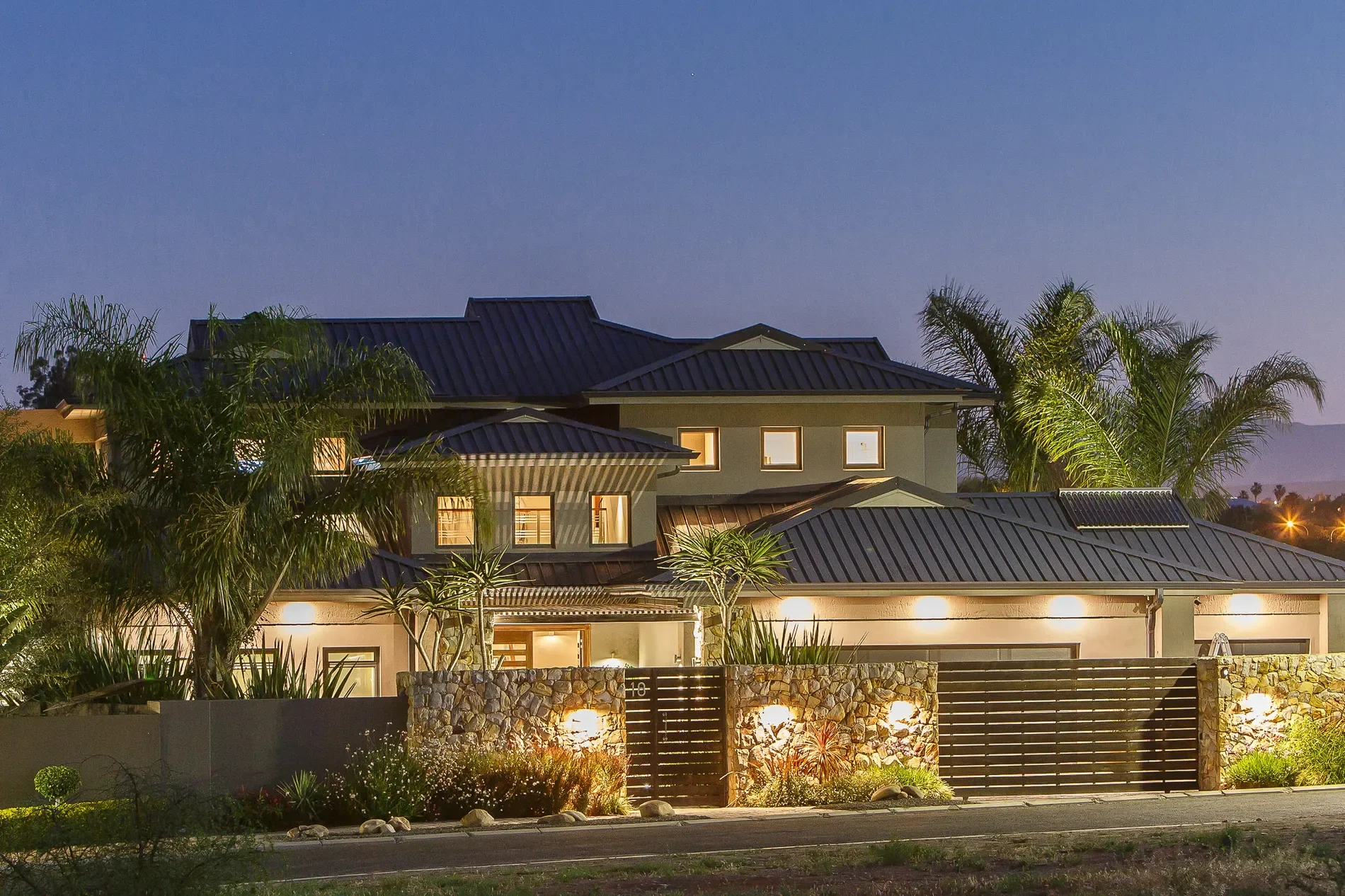 Exterior photo 6