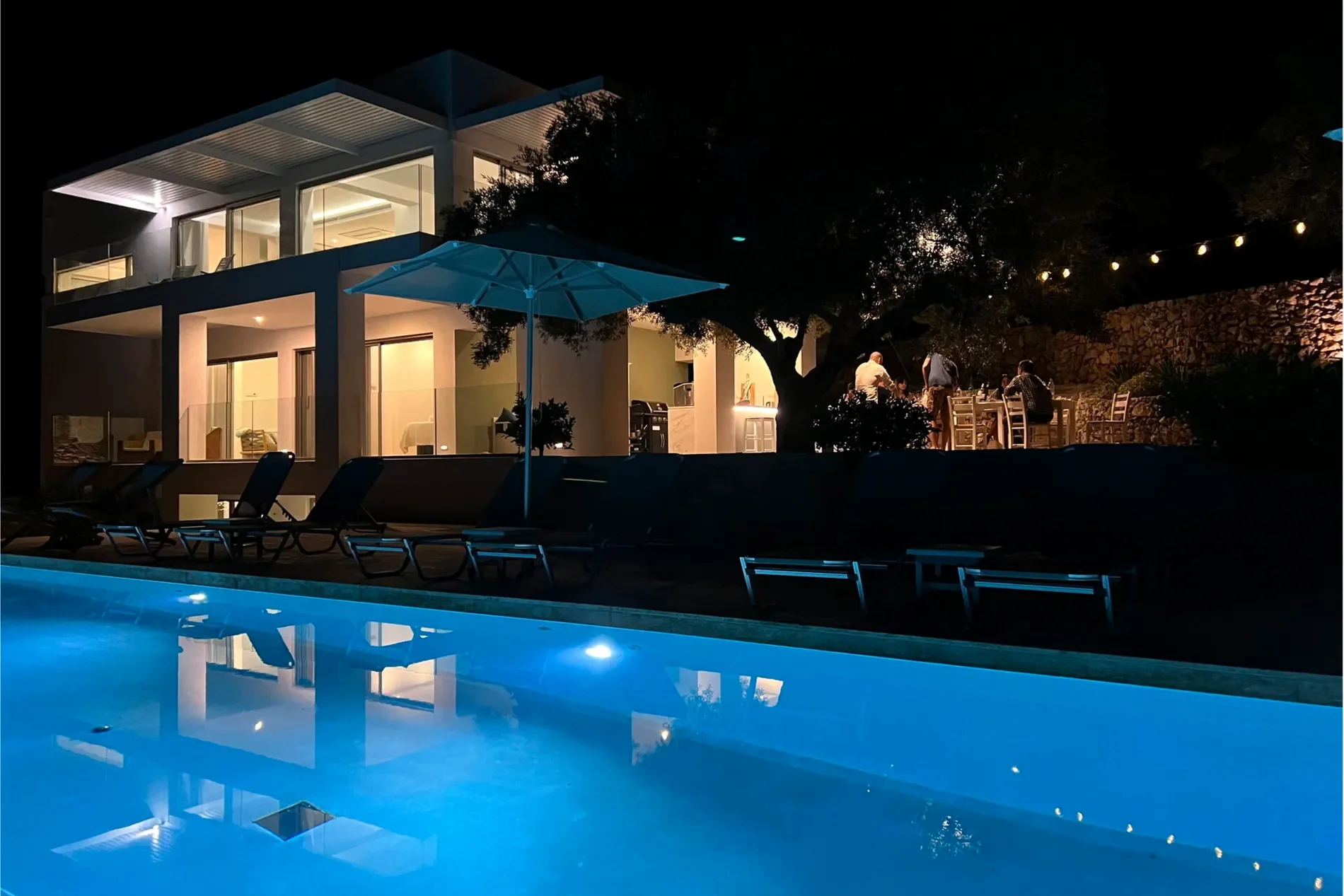 Exterior photo 3