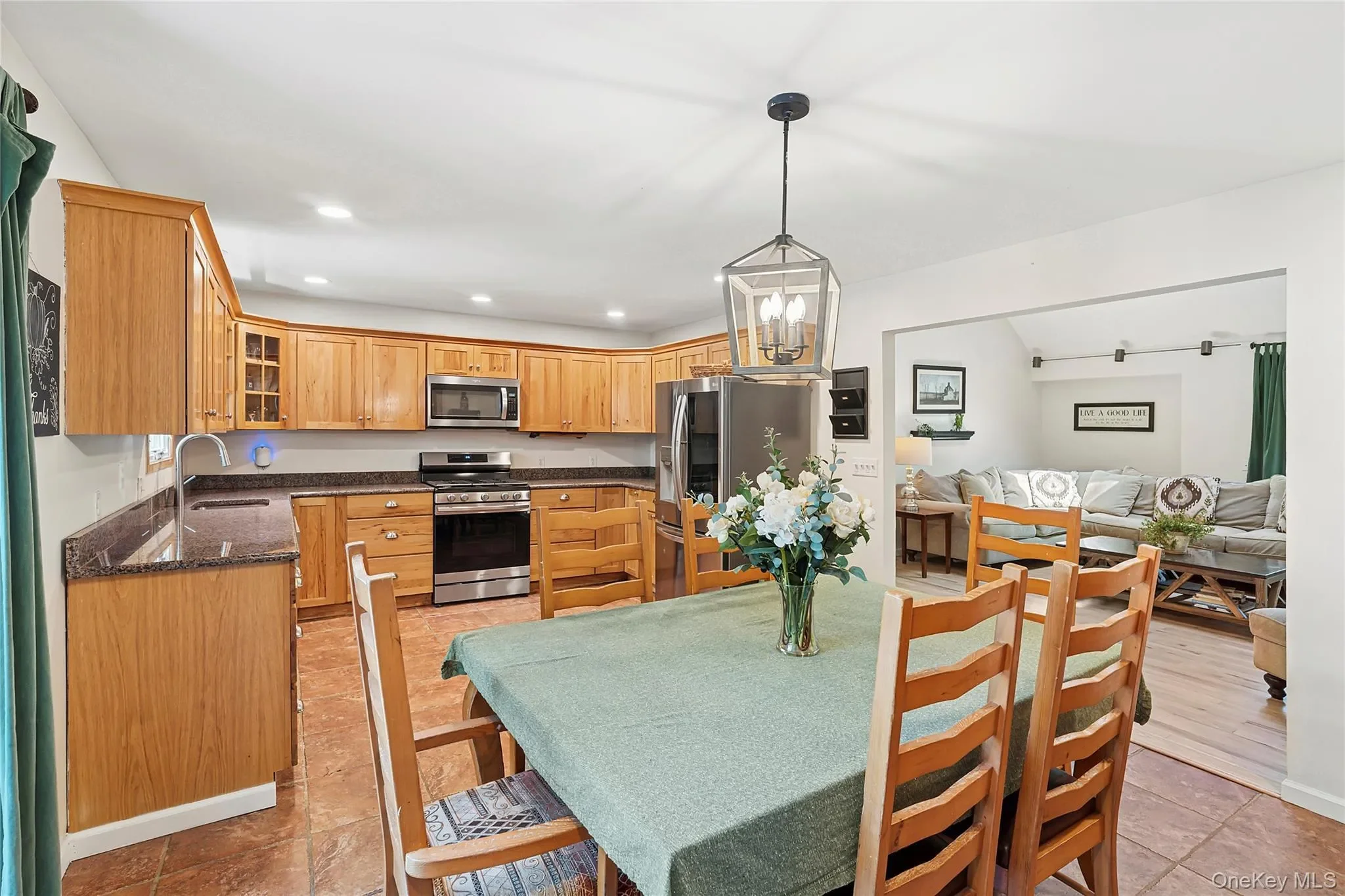 117 Trout Brook Lane, Aquebogue, New York, United States. - Photo 5