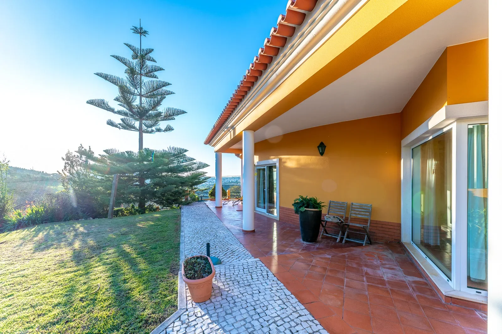 Exterior photo 7