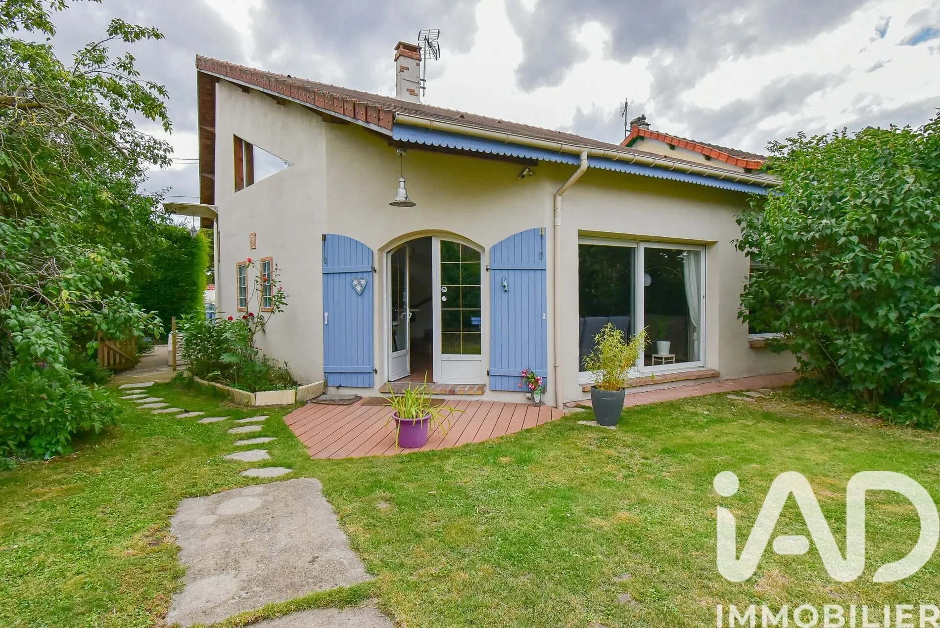 Exterior photo 7