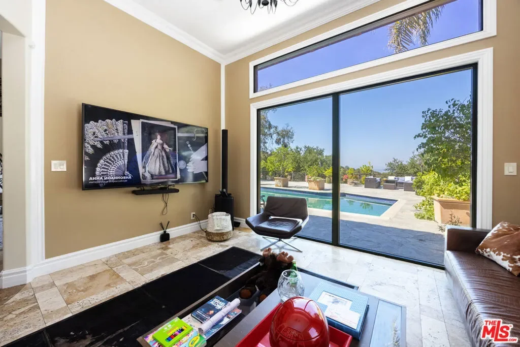 13355 Mulholland Drive, Beverly Hills, California, United States. - Photo 14