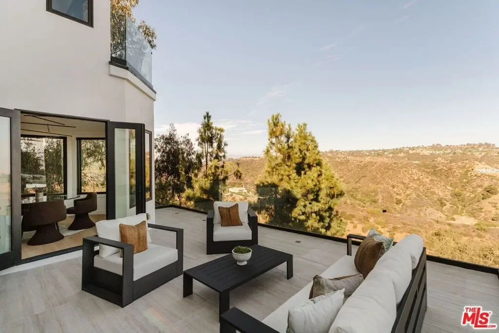 1648 Summitridge Drive, Beverly Hills, California, United States. - Photo 15