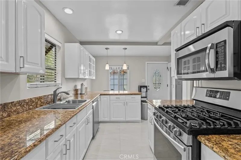 7406 Collett, Los Angeles, California, United States. - Photo 5