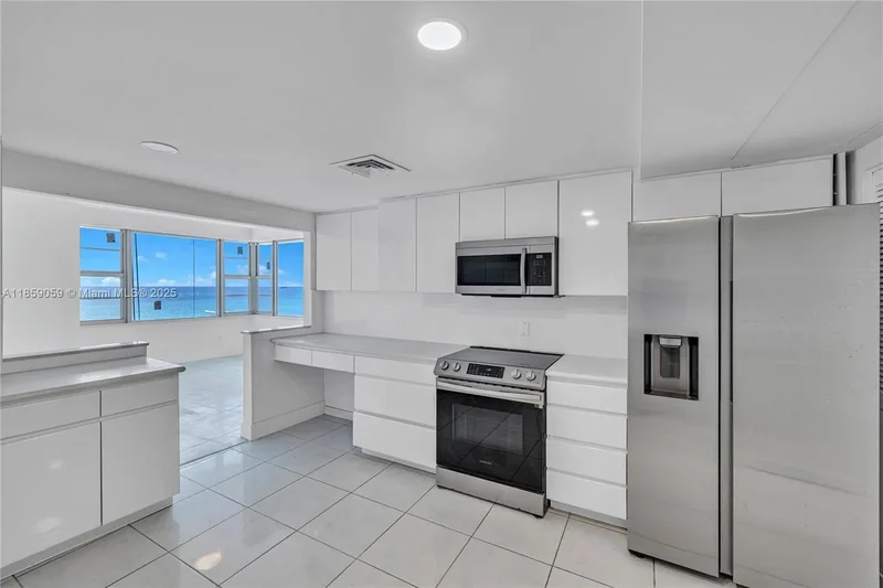 5255 Collins Ave 14D, Miami Beach, Florida, United States. - Photo 6