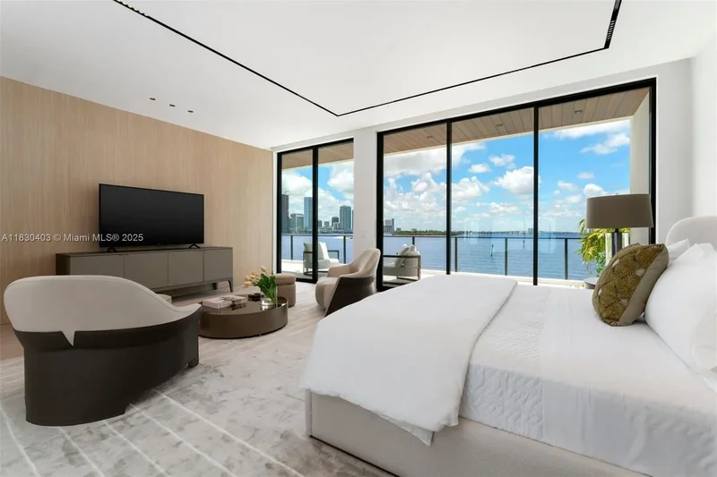 1045 N Venetian Dr, Miami, Florida, United States. - Photo 20