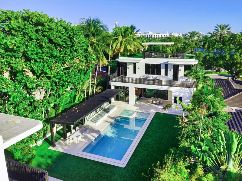 2053 N Bay Rd, Miami Beach, Florida, United States. - Photo 29