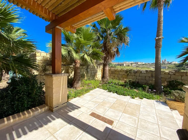 GHS1028 Exceptional and exclusive private country house with sea and country views