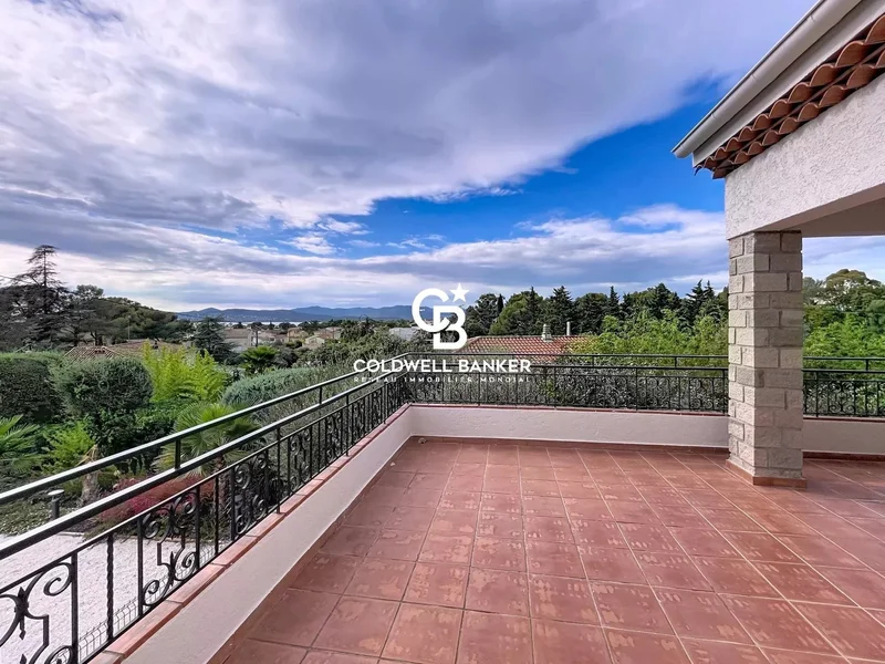 NEW 5-ROOM APARTMENT WITH PANORAMIC SEA VIEW