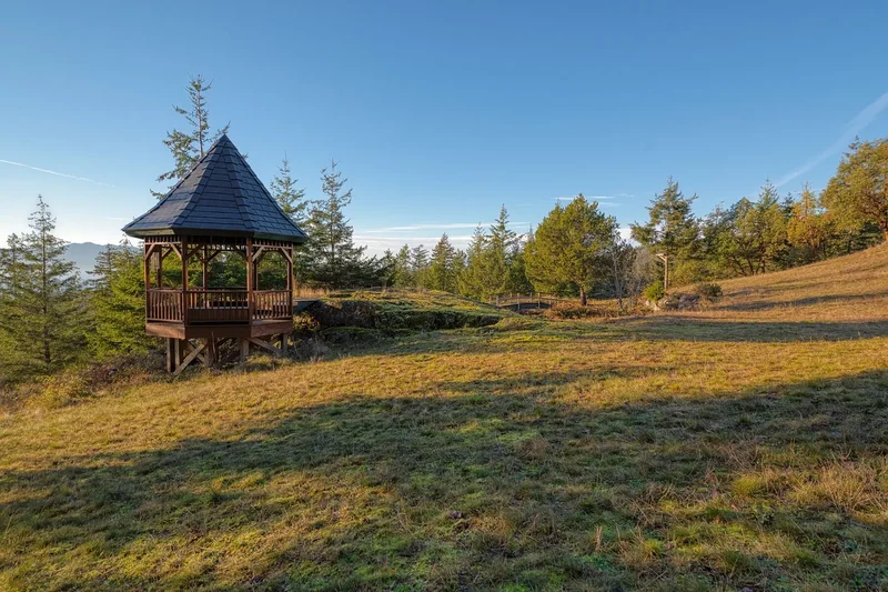 10339 Sunshine Coast Highway, Halfmoon Bay, BC V7Z 1B7, Halfmoon Bay, British Columbia, Canada. - Photo 27