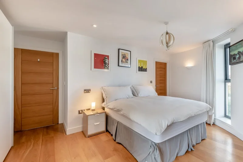 Bay, 98 St Leonards Road, Hythe, Kent, Hythe, England, United Kingdom. - Photo 13