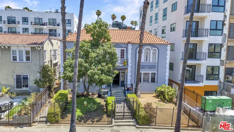 932 S Mariposa Avenue, Los Angeles, California, United States. - Photo 4