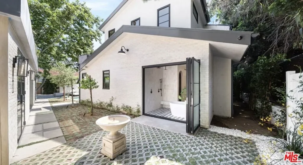 1914 N Laurel Canyon Boulevard, Los Angeles, California, United States. - Photo 11